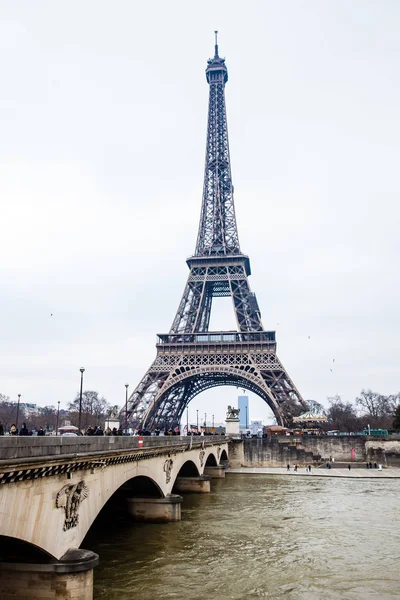Körhinta Tour Eiffel Tél Végén — Stock Fotó