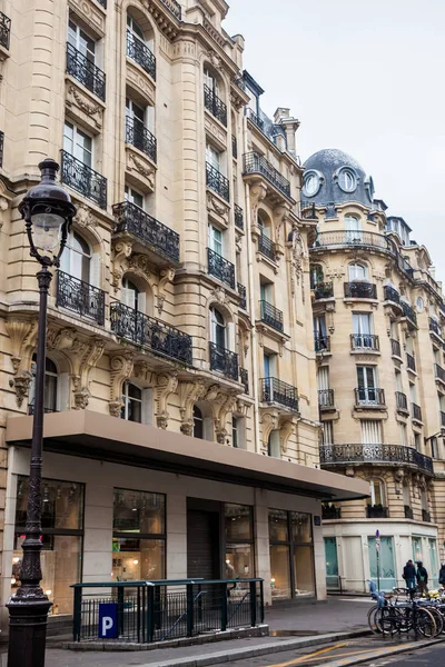 파리에서 Danton 거리에서 건물을 프랑스 — 스톡 사진