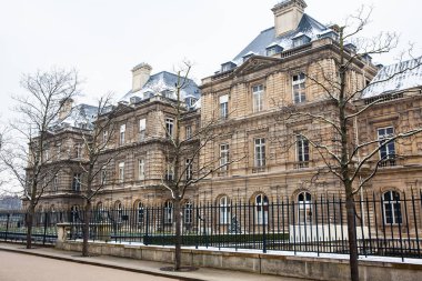 Lüksemburg Sarayı bir dondurucu kış bahar önceki gün gün