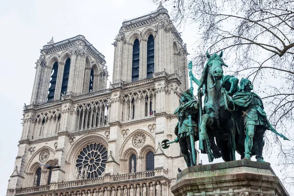 Paris France Mars 2018 Monument Charlemagne Cathédrale Notre Dame Par — Photo