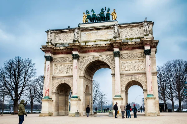 Paris Franciaország Március 2018 Turista Arch Triumph Fagyasztás Téli Napon — Stock Fotó