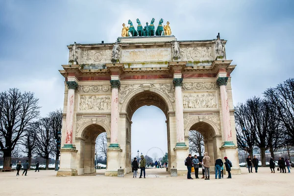 Париж Франція Березень 2018 Туристів Тріумфальну Арку Заморожування Зимовий День — стокове фото