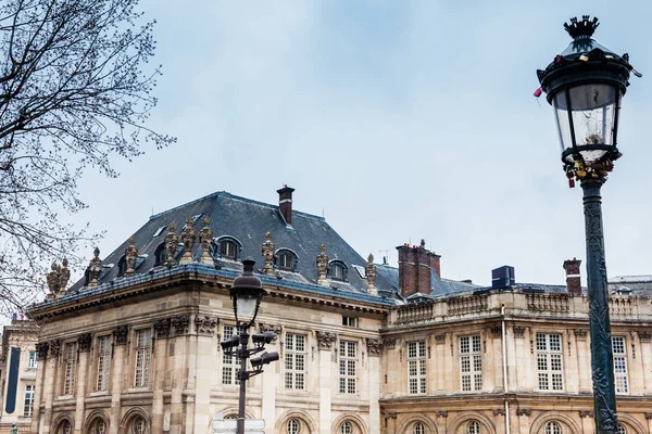 Paris França Março 2018 Lâmpada Rua Com Fechaduras Amor Lado — Fotografia de Stock