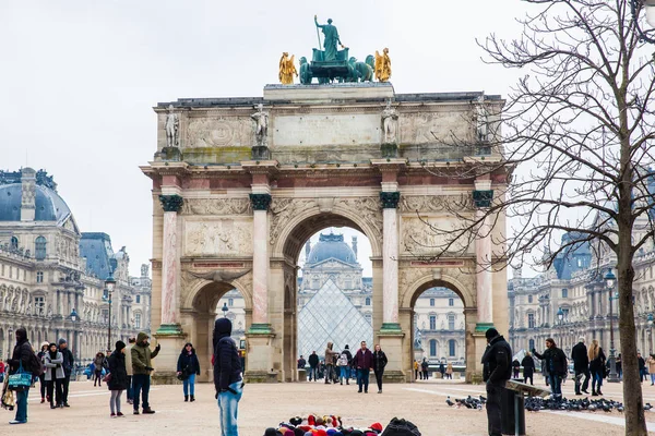 Paris Franciaország Március 2018 Street Szállítókra Diadalív Louvre Múzeum Fagyasztás — Stock Fotó