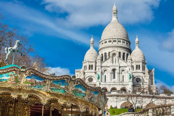 Atlıkarınca ve Sacre Coeur Bazilikası'na Paris Montmartre tepe, Fransa