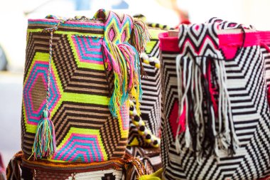 Wayuu topluluk kadınlar tarafından geleneksel çanta el örme
