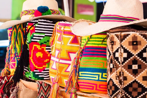 Wayuu 社区妇女手工编织的传统手袋 — 图库照片