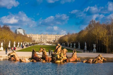 Paris, Fransa - Mart, 2018: Apollo Çeşmesi, günde dondurucu kış bahar hemen önce Versailles Sarayı'nın bahçesinde