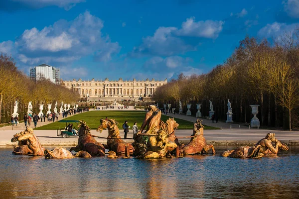 Paris França Março 2018 Fonte Apolo Jardim Palácio Versalhes Dia — Fotografia de Stock