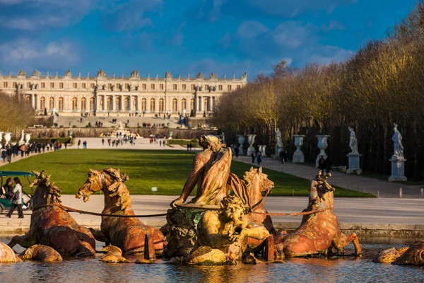 Paris França Março 2018 Fonte Apolo Jardim Palácio Versalhes Dia — Fotografia de Stock