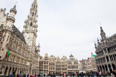 Brussels, Belçika - Mart, 2018: Brüksel'deki ünlü Grand Place bulunan Brüksel Belediye Binası