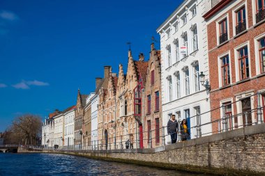 Bruges, Belçika - Mart, 2018: Şehrin tarihi ve güzel Bruges Belçika kanallar