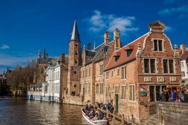 Bruges, Belçika - Mart, 2018: Şehrin tarihi ve güzel Bruges Belçika kanallar