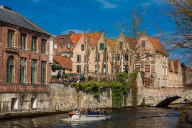 Bruges, Belçika - Mart, 2018: Şehrin tarihi ve güzel Bruges Belçika kanallar