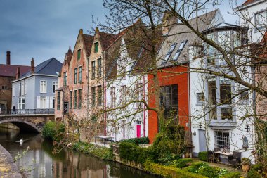 Belçika'daki tarihi ve güzel Bruges şehrin kanallar