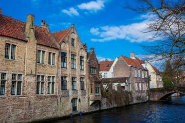 Belçika'daki tarihi ve güzel Bruges şehrin kanallar
