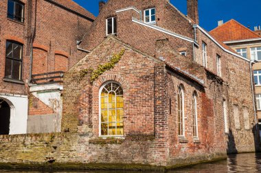 Belçika'daki tarihi ve güzel Bruges şehrin kanallar