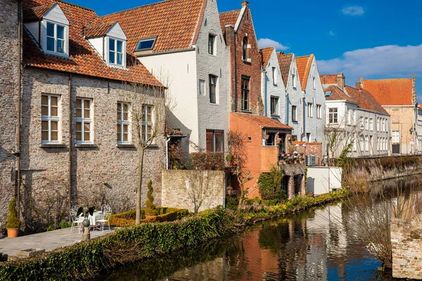 Bruges, Belçika - Mart, 2018: Şehrin tarihi ve güzel Bruges Belçika kanallar