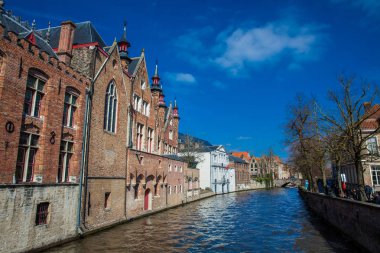 Bruges, Belçika - Mart, 2018: Şehrin tarihi ve güzel Bruges Belçika kanallar