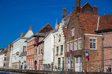 Bruges, Belçika - Mart, 2018: Şehrin tarihi ve güzel Bruges Belçika kanallar