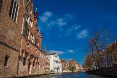 Bruges, Belçika - Mart, 2018: Şehrin tarihi ve güzel Bruges Belçika kanallar