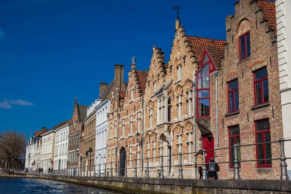 Bruges, Belçika - Mart, 2018: Şehrin tarihi ve güzel Bruges Belçika kanallar