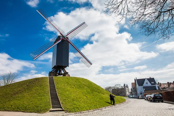 Bruges Belgien März 2018 Windmühle Unter Einem Schönen Blauen Winterhimmel — Stockfoto
