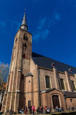 Bruges, Belçika - Mart, 2018: Antika St Anne'in kilise tarihi kasaba Bruges