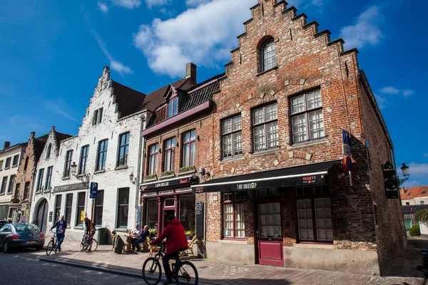 Bruges Belgium März 2018 Menschen Einem Restaurant Und Radeln Der — Stockfoto