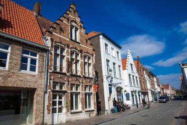 Bruges, Belçika - Mart, 2018: Bruges tarihi kasaba güzel sokaklarında