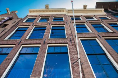 Cephe Amsterdam eski Merkez bölgesinde yer alan Anne Frank House