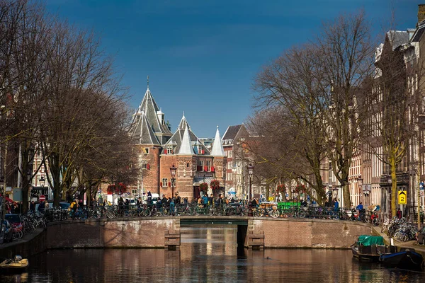 Amszterdam Hollandia Március 2018 Ban Gyönyörű Csatornák Amszterdam Kerékpárok Waag — Stock Fotó