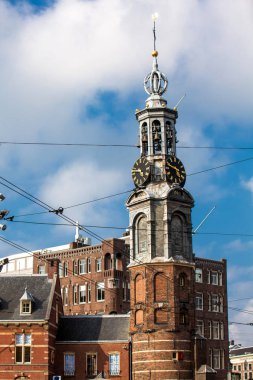Nane Amsterdam Muntplein meydanında bulunan kule