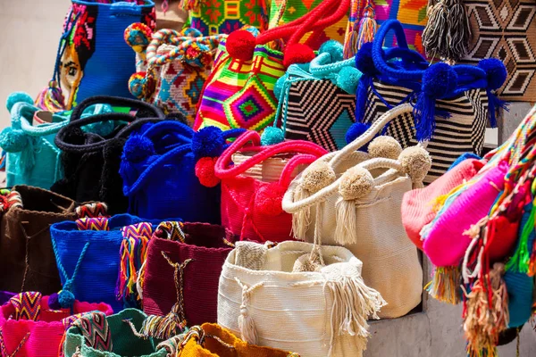Cartagena Indias Colombia Agosto 2018 Venta Ambulante Bolsos Wayuu Tradicionales —  Fotos de Stock