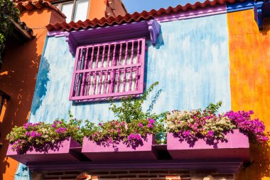 Cartagena de Indias duvarlı şehir renkli colonial evlerde