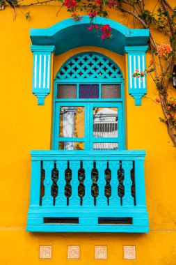 Cartagena de Indias duvarlı şehir renkli colonial evlerde