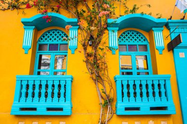 Cartagena de Indias duvarlı şehir renkli colonial evlerde