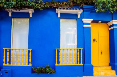 Cartagena de Indias duvarlı şehir renkli colonial evlerde