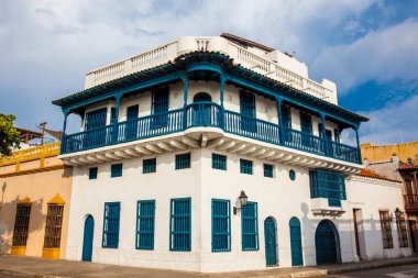 Cartagena de Indias duvarlı şehir renkli colonial evlerde