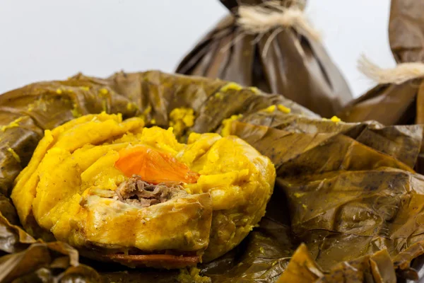 Traditionella Colombianska Tamale Som Gjort Tolima Region Isolerad Vit Bakgrund — Stockfoto