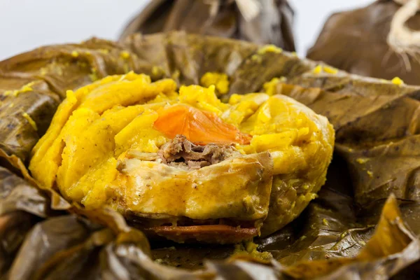 Traditionella Colombianska Tamale Som Gjort Tolima Region Isolerad Vit Bakgrund — Stockfoto