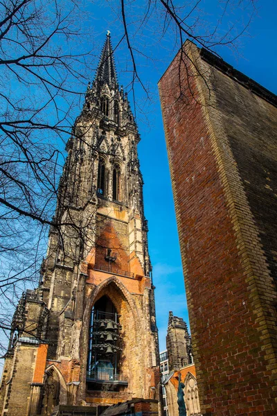 Återstår Saint Nicholas Kyrkan Som Nästan Totalförstördes Bombningarna Hamburg Andra — Stockfoto