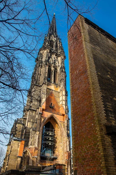 Återstår Saint Nicholas Kyrkan Som Nästan Totalförstördes Bombningarna Hamburg Andra — Stockfoto