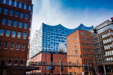 Hamburg, Almanya - Mart, 2018: Güzel Elbe Hamburg Hafencity çeyreğinde yer alan bir konser salonu inşa Filarmoni