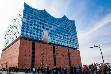 Hamburg, Almanya - Mart, 2018: Güzel Elbe Hamburg Hafencity çeyreğinde yer alan bir konser salonu inşa Filarmoni