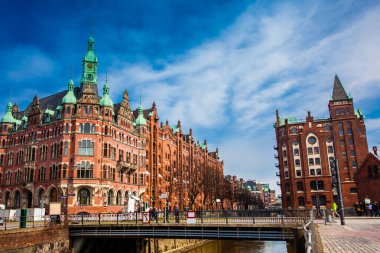 Hamburg, Almanya - Mart, 2018: Güzel antika binalar ve Hamburg city adlı kanallar