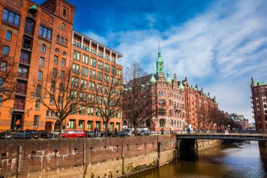 Hamburg, Almanya - Mart, 2018: Güzel antika binalar ve Hamburg city adlı kanallar