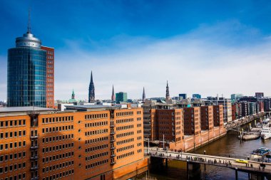 Hamburg, Almanya - Mart, 2018: Görünüm Hamburg şehir ve liman Elbe Filarmoni Binası