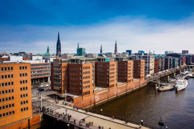 Hamburg, Almanya - Mart, 2018: Görünüm Hamburg şehir ve liman Elbe Filarmoni Binası