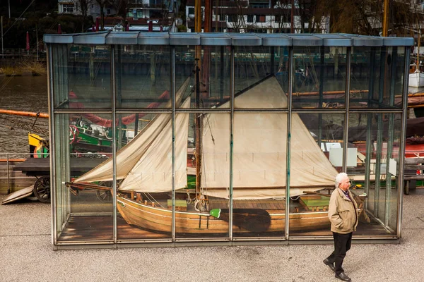 Hamburg Germania Marzo 2018 Fermata Del Traghetto Neumuhlen Sulle Rive — Foto Stock